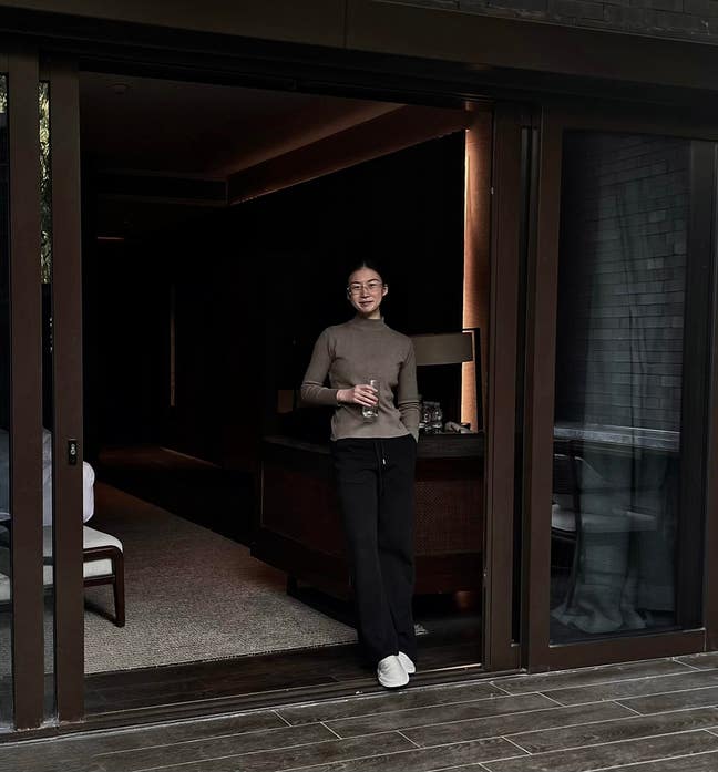Professional Female seeks a single or double room Main Photo