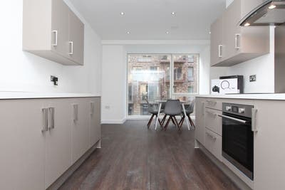 3 Modern Rooms - 4BHK+ Living Room - E16  Main Photo