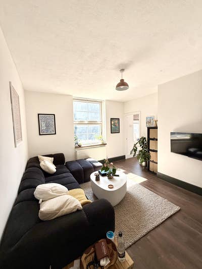 Wapping Spare Room in 2 bed  Main Photo