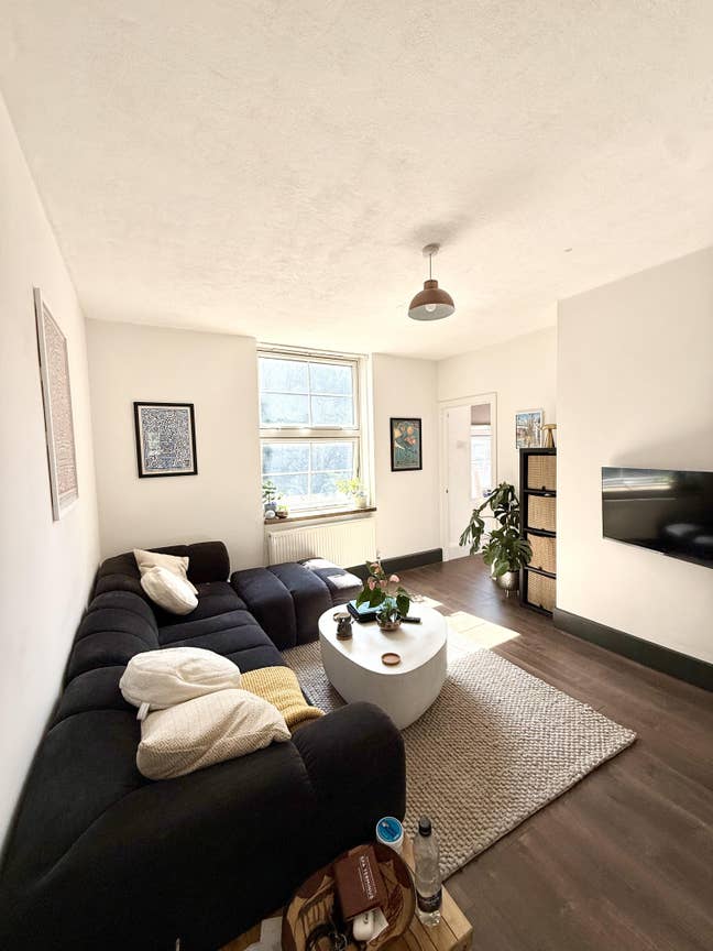 Wapping Spare Room in 2 bed  Main Photo