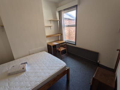 Sun filled room, all inclusive rent Main Photo