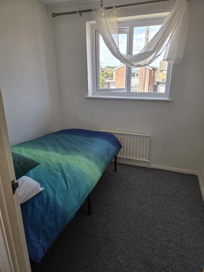 Doubles and  single rooms to rent in St.ives Main Photo