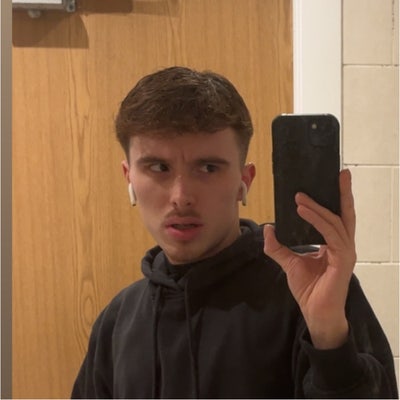 Professional Male seeks a single or double room Main Photo