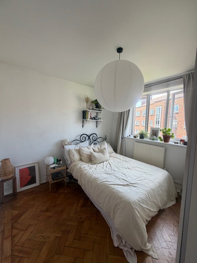 Double Room Opposite Clissold Park with Balcony  Main Photo