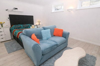 One Fully Renovated Room – Penryn - Male Lodger Main Photo