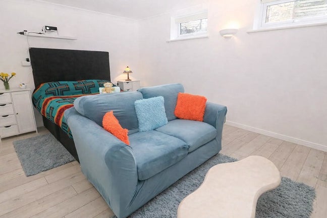 One Fully Renovated Room – Penryn - Male Lodger Main Photo
