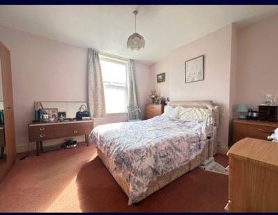 Large double room in cosy home with garden Main Photo