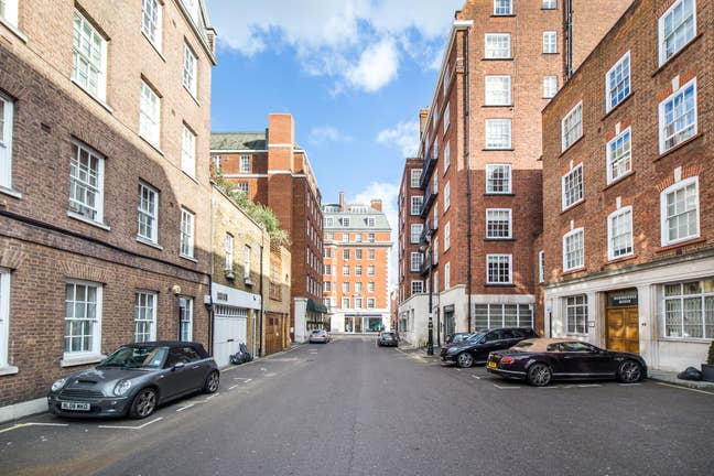 Spacious One-Bedroom Apartment 📍Mayfair Main Photo