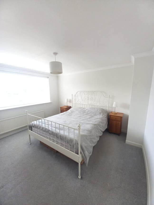 Spacious room available for short or long term  Main Photo