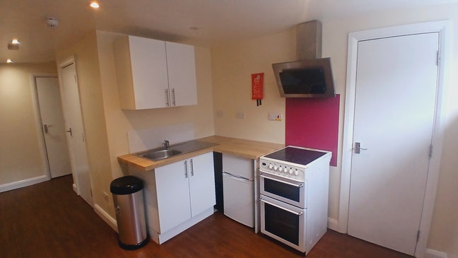 ST6/Burslem. Studio Furnished. PARKING Main Photo