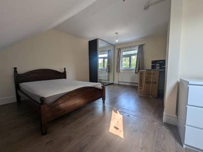 Spacious Ensuite Room 🚆 11Min Walk to Station Main Photo