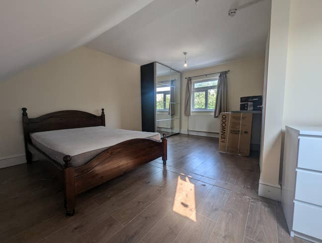 Spacious Ensuite Room 🚆 11Min Walk to Station Main Photo