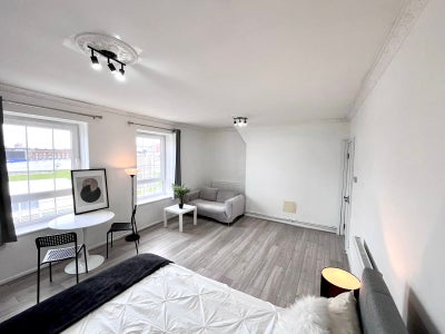 3 Renovated Rooms next to Vauxhall - 3 min to tube Main Photo