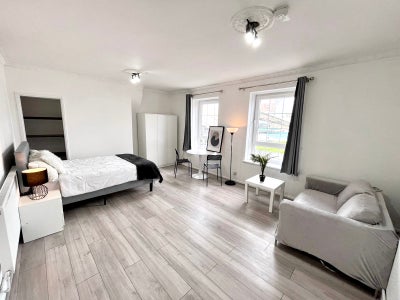 3 Renovated Rooms next to Vauxhall - 3 min to tube Main Photo