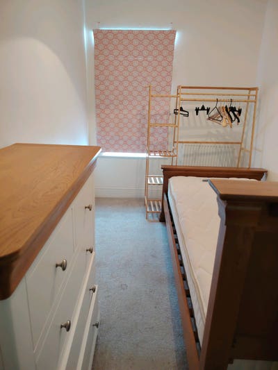 Single room, bills included, mirror can be added Main Photo