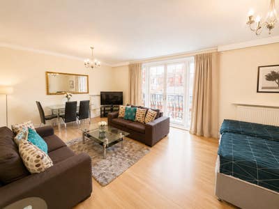 One Bedroom Apartment with Balcony in Mayfair Main Photo