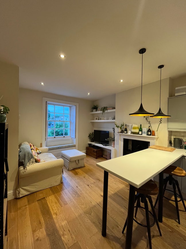Urgent - Double Bedroom Available in 2 Bed Flat  Main Photo