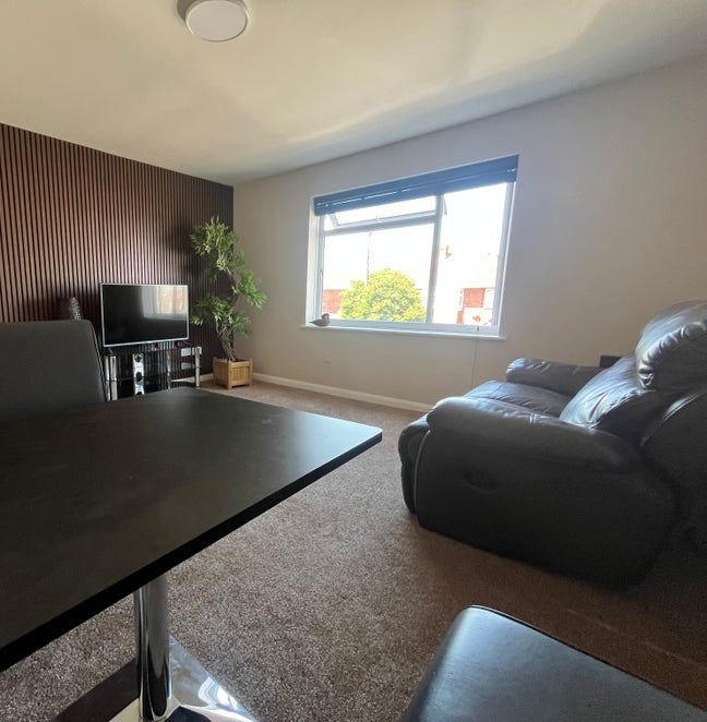 Fully refurbished  luxury large  2 bedroom flat  Main Photo