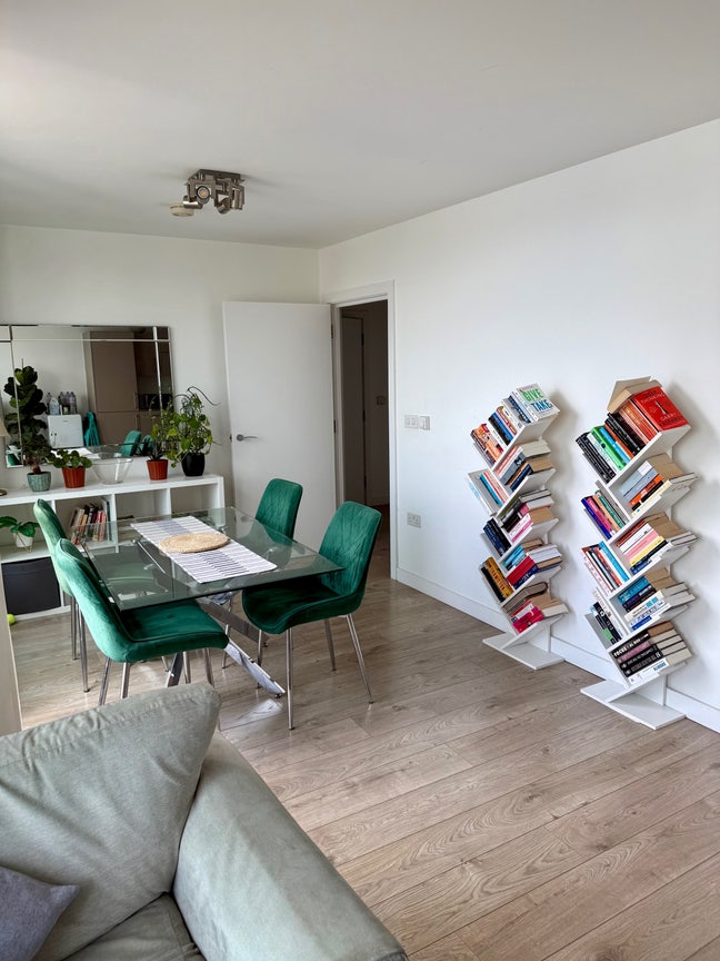 Stunning Ensuite with terrace, gym + concierge Main Photo