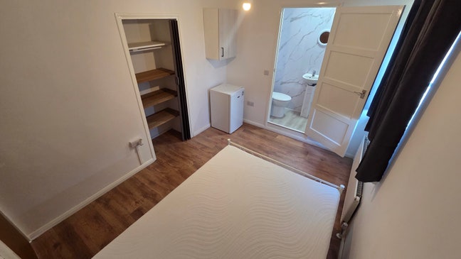 Newly Refurbished Double En-Suite | Move In Ready Main Photo