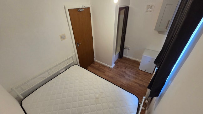 Newly Renovated Double off-Suite | Bills Included Main Photo