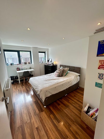 Looking for a new flatmate - Aldgate East!✨ Main Photo