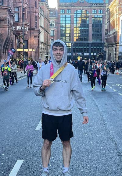 23 y/o Professional looking for buddy up/share :) Main Photo