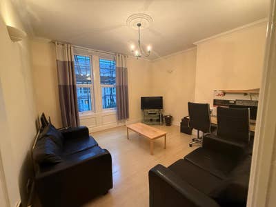 Female flat mate required for an ensuite room Main Photo