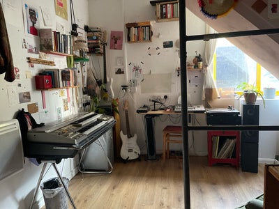 🌞~july sublet~🌞manor house warehouse Main Photo