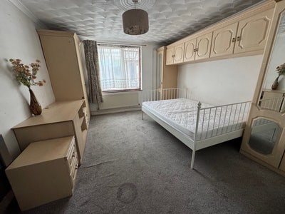 Large Double Room - Hounslow West Main Photo