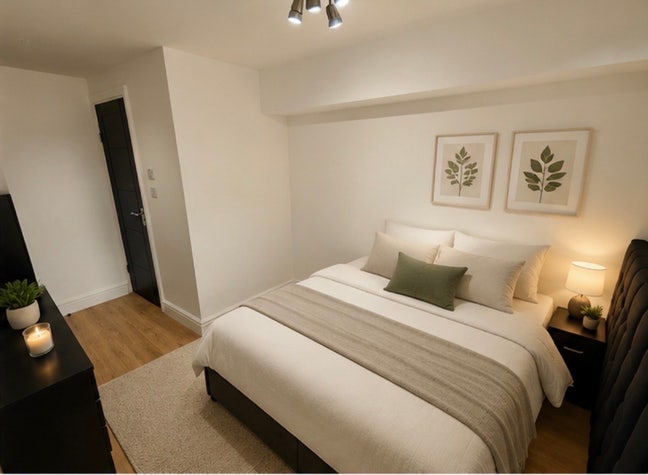 Rooms in stunning property available in July!  Main Photo