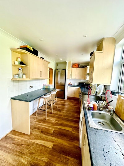 Double room available in SW20 Wimbledon chase  Main Photo