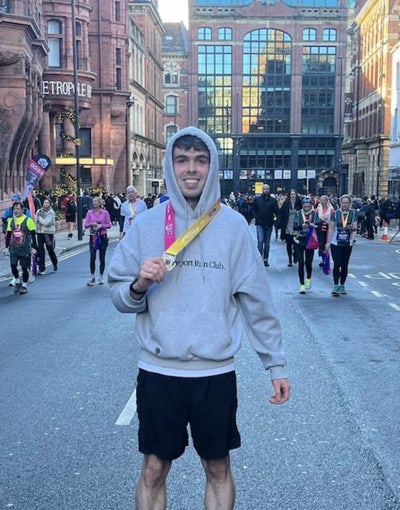 23 y/o Professional looking for buddy up/share :) Main Photo