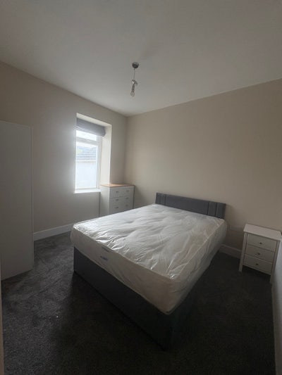 Double bedroom Pontcanna *Bills Inc* Main Photo