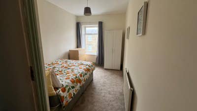 Double room in large shared house Main Photo
