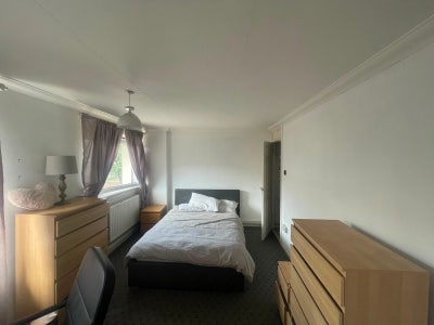 Double Room in Maryhill (Wyndford Rd) Main Photo