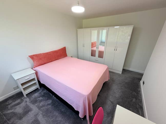 Very Spacious Double Room in Modern House &pound;500 | A Main Photo