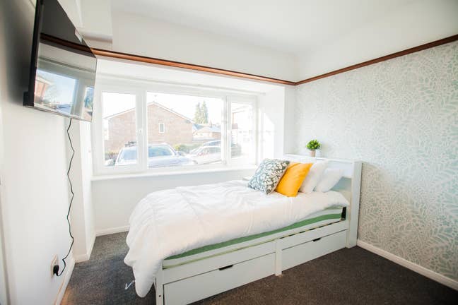 New Aldershot ensuite rooms with garden + parking Main Photo