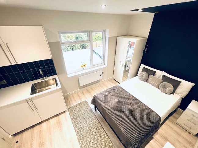 ✨🛏️ 2X En-Suite Rooms to Let 📍Uxbridge  Main Photo