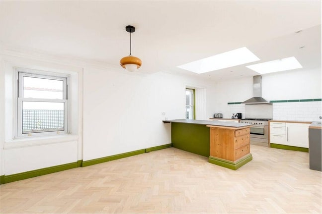 Edinburgh Fringe 12+ Bedroom Property Main Photo