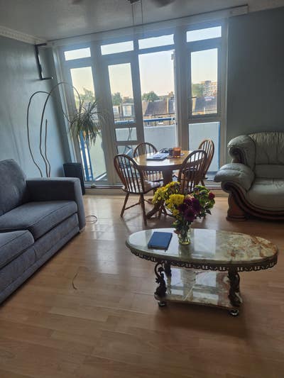 Bright Double Room in Friendly, Peaceful Home Main Photo