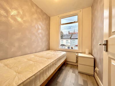 *Bills included* Room in brilliant location Main Photo