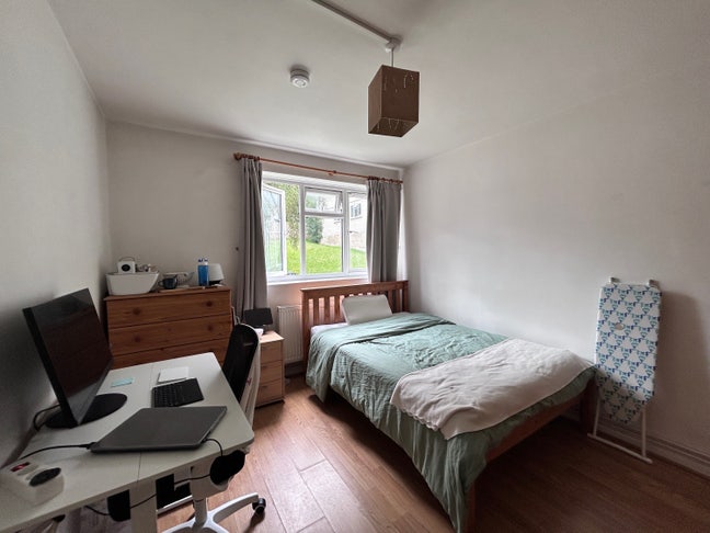 Beautiful room, friendly share some bills included Main Photo