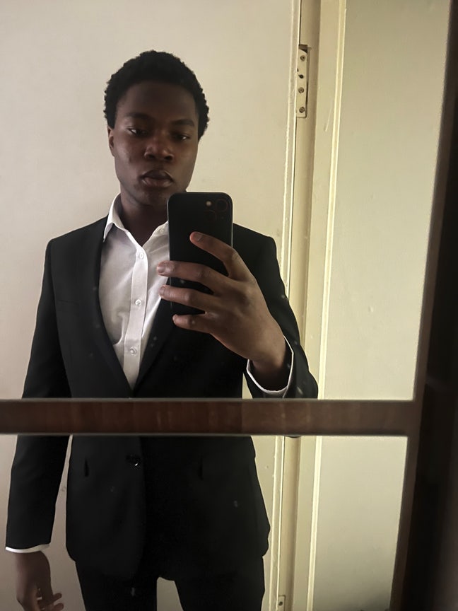 Professional looking for room (near  CB1) Main Photo