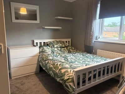 Double room to rent near laindon station  Main Photo