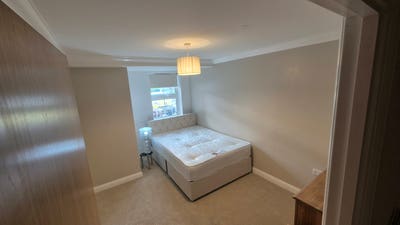 Double room available with its own big bathroom.  Main Photo