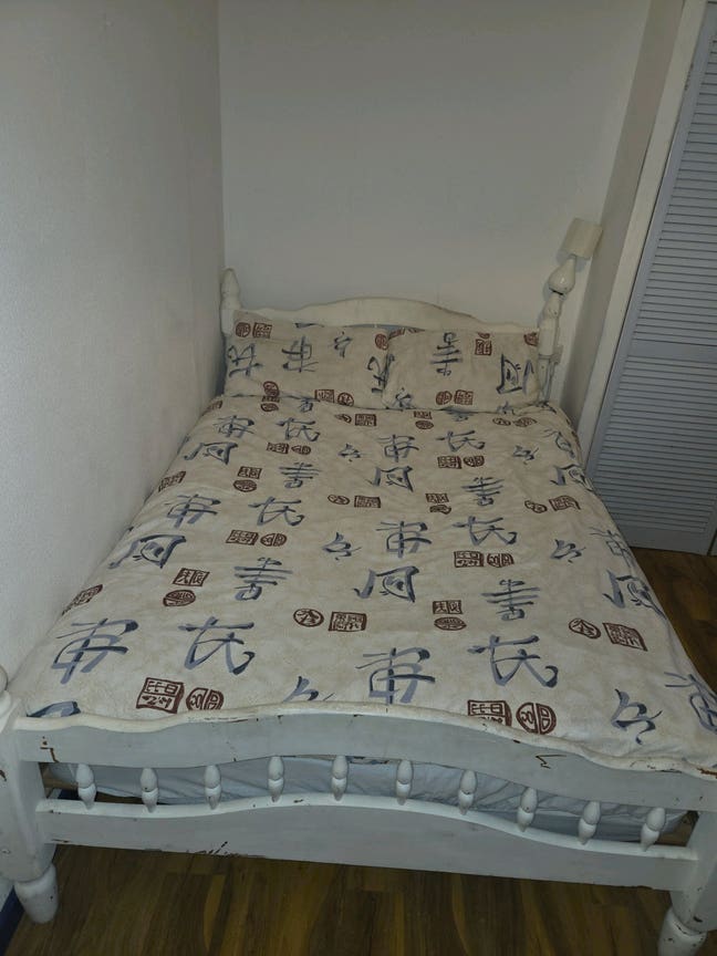 Double room available - 9 miles from Newport Main Photo