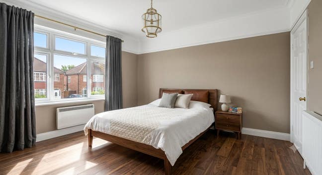 Double Bedroom Spacious house Large Wardrobe Main Photo