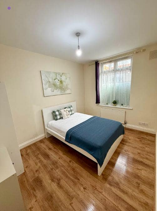 Room for 2 tenants - rent is 105 &pound; pw each tenant Main Photo