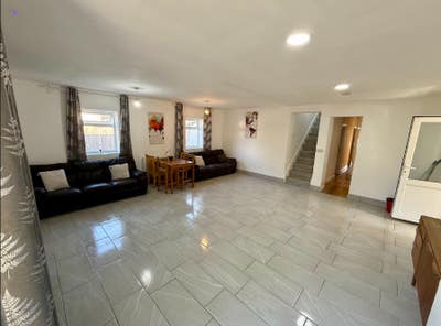 Room for 2 tenants - rent is 105 &pound; pw each tenant Main Photo